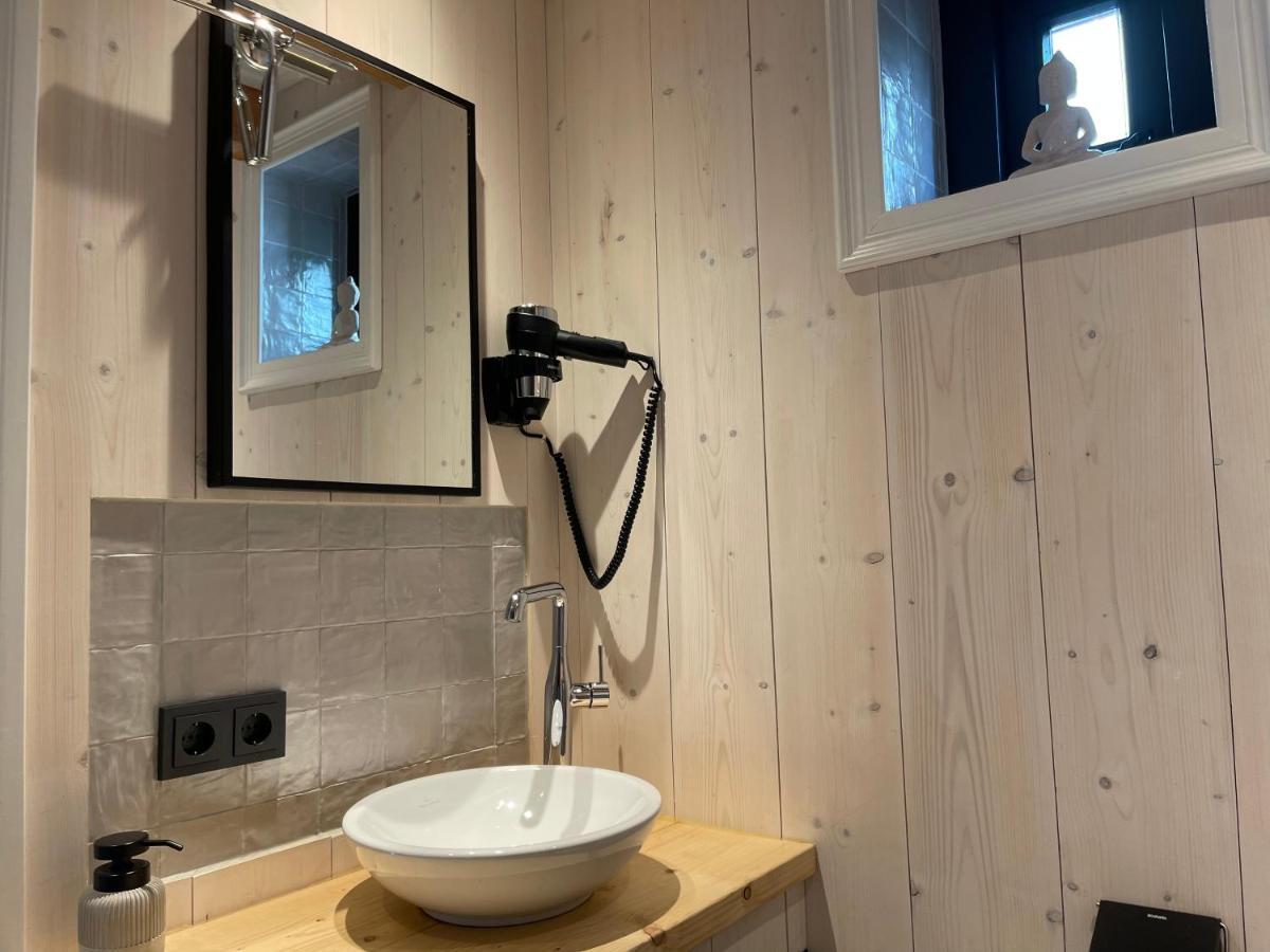 Luxury Chalets Моникендам Екстериор снимка